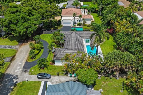 Villa ou maison à vendre à Palmetto Bay, Floride: 4 chambres, 232.26 m2 № 2354009 - photo 3
