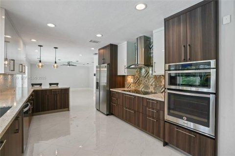 Villa ou maison à vendre à Palmetto Bay, Floride: 4 chambres, 232.26 m2 № 2354009 - photo 29