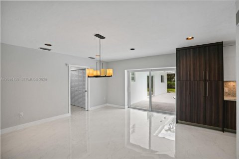 Villa ou maison à vendre à Palmetto Bay, Floride: 4 chambres, 232.26 m2 № 2354009 - photo 23
