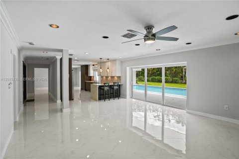 Villa ou maison à vendre à Palmetto Bay, Floride: 4 chambres, 232.26 m2 № 2354009 - photo 16