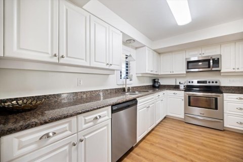 Condo in Venice, Florida, 3 bedrooms № 2213081 - photo 17