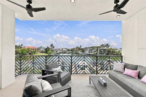 Condo in Tierra Verde, Florida, 4 bedrooms № 2383455 - photo 28