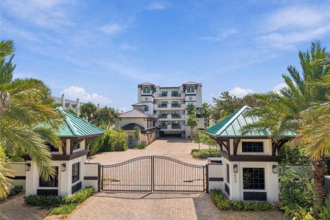 Condo in Tierra Verde, Florida, 4 bedrooms № 2383455 - photo 5