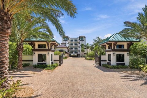 Condo in Tierra Verde, Florida, 4 bedrooms № 2383455 - photo 3