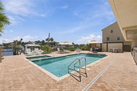 Condo in Tierra Verde, Florida, 4 bedrooms № 2383455 - photo 10