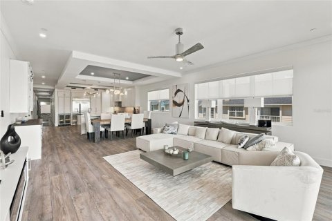 Condo in Tierra Verde, Florida, 4 bedrooms № 2383455 - photo 25