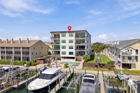 Condo in Tierra Verde, Florida, 4 bedrooms № 2383455 - photo 6