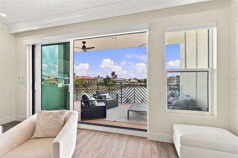 Condo in Tierra Verde, Florida, 4 bedrooms № 2383455 - photo 26