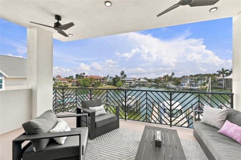 Condo in Tierra Verde, Florida, 4 bedrooms № 2383455 - photo 27