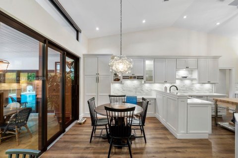 Villa ou maison à vendre à Pinecrest, Floride: 4 chambres, 302.3 m2 № 1898210 - photo 5