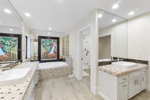 Villa ou maison à vendre à Pinecrest, Floride: 4 chambres, 302.3 m2 № 1898210 - photo 15