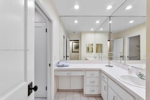 Villa ou maison à vendre à Pinecrest, Floride: 4 chambres, 302.3 m2 № 1898210 - photo 16