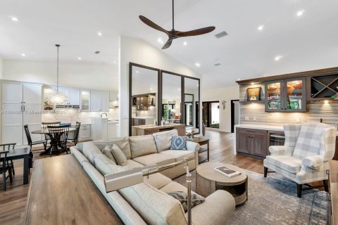 Villa ou maison à vendre à Pinecrest, Floride: 4 chambres, 302.3 m2 № 1898210 - photo 4