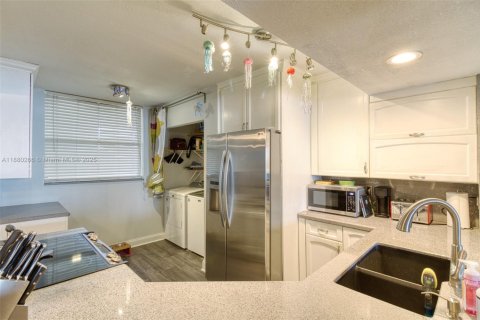 Copropriété à louer à Oakland Park, Floride: 2 chambres, 104.05 m2 № 1922129 - photo 2