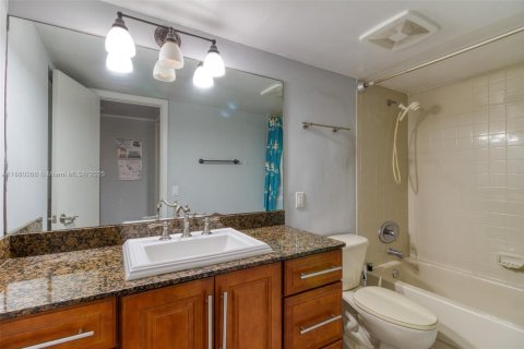 Condominio en alquiler en Oakland Park, Florida, 2 dormitorios, 104.05 m2 № 1922129 - foto 15