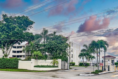 Condominio en alquiler en Oakland Park, Florida, 2 dormitorios, 104.05 m2 № 1922129 - foto 27