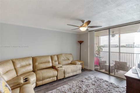 Condominio en alquiler en Oakland Park, Florida, 2 dormitorios, 104.05 m2 № 1922129 - foto 7