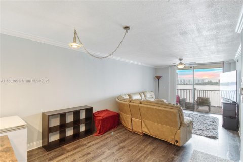 Condo in Oakland Park, Florida, 2 bedrooms  № 1922129 - photo 6
