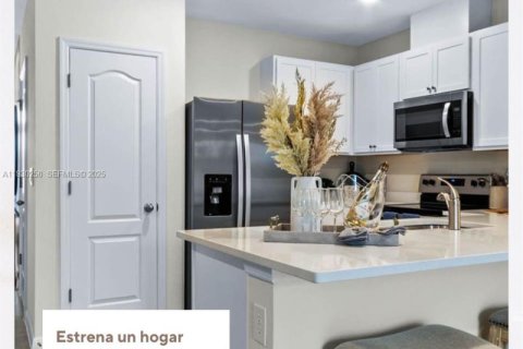 Adosado en alquiler en Davenport, Florida, 3 dormitorios № 2055177 - foto 2