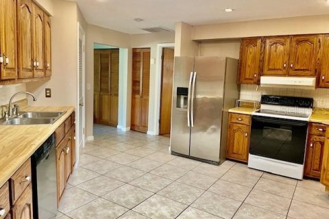 House in Wesley Chapel, Florida 4 bedrooms, 213.86 sq.m. № 1785977 - photo 9