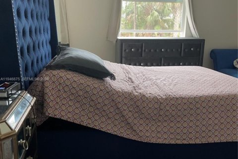 House in Port St. Lucie, Florida 3 bedrooms, 151.71 sq.m. № 2003066 - photo 12