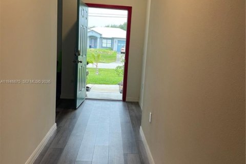 House in Port St. Lucie, Florida 3 bedrooms, 151.71 sq.m. № 2003066 - photo 9