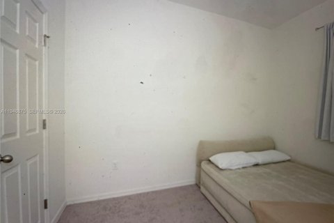 House in Port St. Lucie, Florida 3 bedrooms, 151.71 sq.m. № 2003066 - photo 3