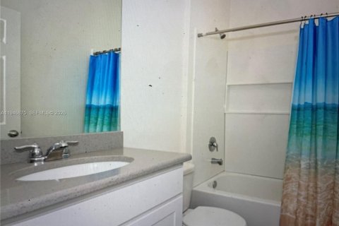 House in Port St. Lucie, Florida 3 bedrooms, 151.71 sq.m. № 2003066 - photo 5