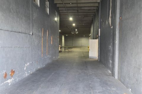 Propiedad comercial en venta en Miami, Florida № 2154462 - foto 6