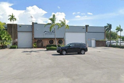 Propiedad comercial en venta en Miami, Florida № 2154462 - foto 2