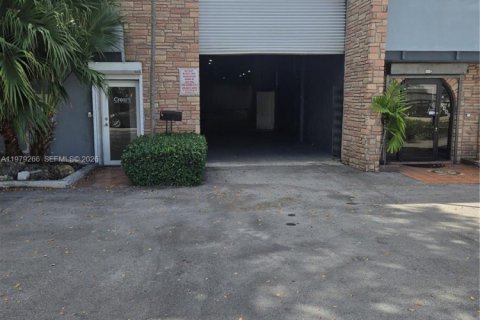 Propiedad comercial en venta en Miami, Florida № 2154462 - foto 5