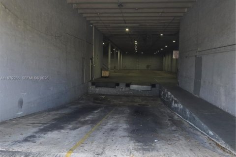 Propiedad comercial en venta en Miami, Florida № 2154462 - foto 7
