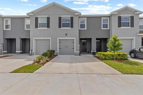 Townhouse in Wesley Chapel, Florida 3 bedrooms, 155.43 sq.m. № 2129101
