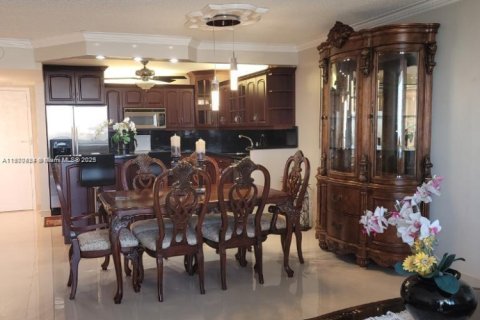 Condominio en venta en Hollywood, Florida, 2 dormitorios, 117.99 m2 № 1763211 - foto 5