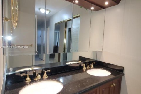 Condominio en venta en Hollywood, Florida, 2 dormitorios, 117.99 m2 № 1763211 - foto 9