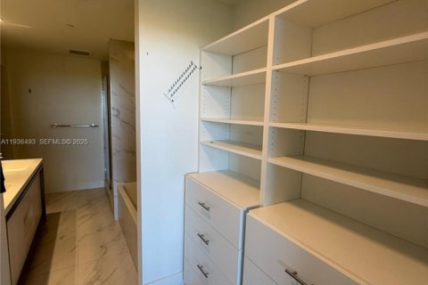 Condominio en alquiler en Sunrise, Florida, 3 dormitorios, 117.24 m2 № 2088450 - foto 14