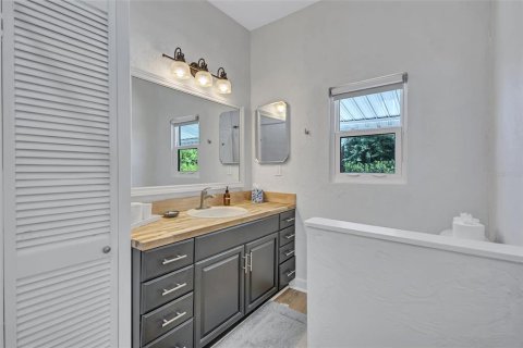 Villa ou maison à vendre à Sarasota, Floride: 2 chambres, 103.96 m2 № 2226618 - photo 23