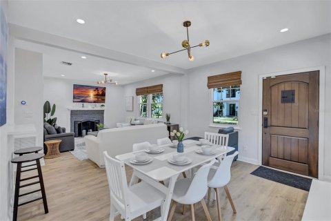 Villa ou maison à vendre à Sarasota, Floride: 2 chambres, 103.96 m2 № 2226618 - photo 6