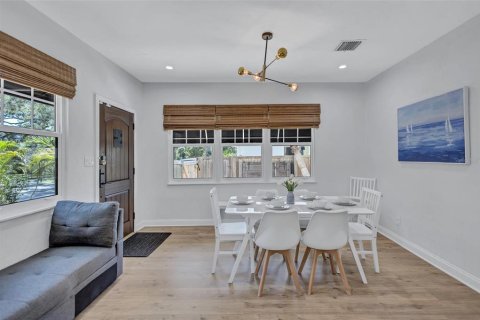 Villa ou maison à vendre à Sarasota, Floride: 2 chambres, 103.96 m2 № 2226618 - photo 7