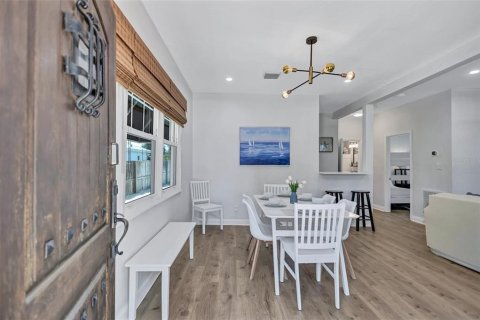 Villa ou maison à vendre à Sarasota, Floride: 2 chambres, 103.96 m2 № 2226618 - photo 5