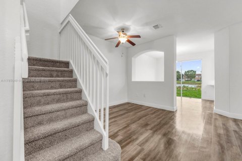 Townhouse in Homestead, Florida 4 bedrooms, 182.55 sq.m. № 1869903 - photo 4