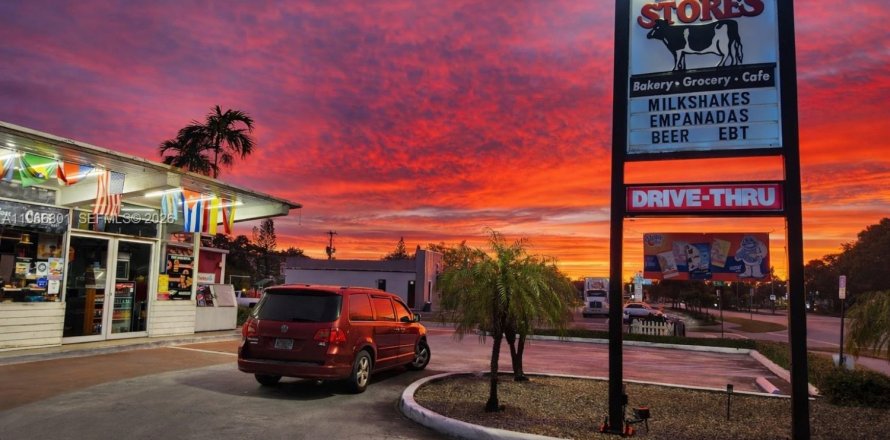 Propiedad comercial en Miami, Florida № 2028892