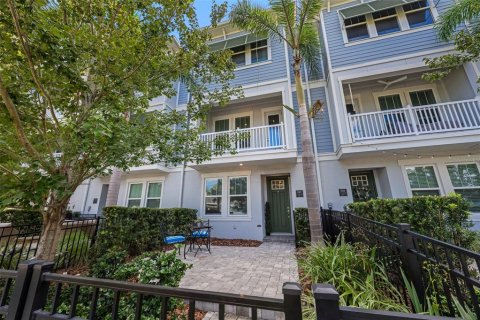 Touwnhouse à vendre à Tampa, Floride: 3 chambres, 183.67 m2 № 2093808 - photo 2
