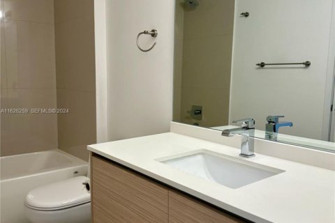 Condominio en venta en Miami, Florida, 3 dormitorios, 133.31 m2 № 2176652 - foto 20