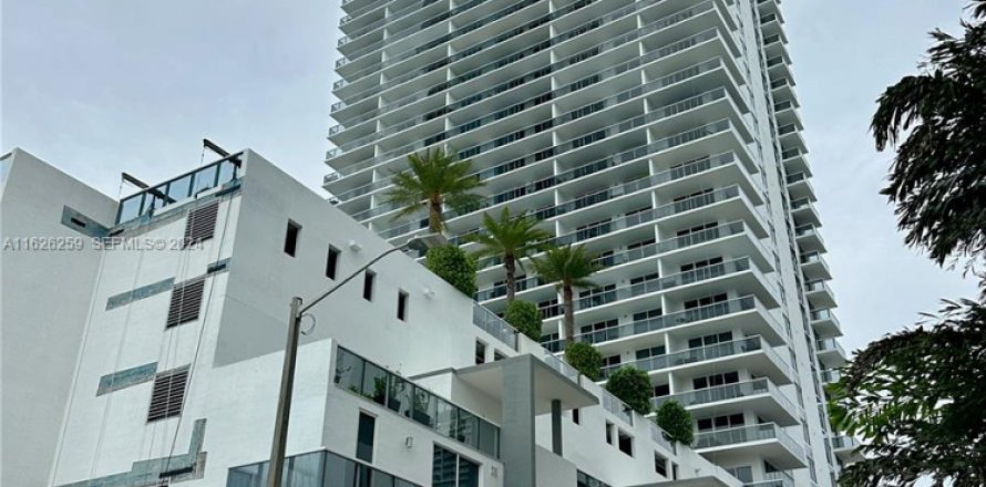 Condominio en Miami, Florida, 3 dormitorios № 2176652