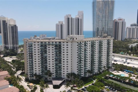 Снять в аренду кондоминиум в Санни-Айлс-Бич, Флорида 1 спальня, 93.37м2, № 2036480 - фото 20