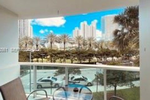 Снять в аренду кондоминиум в Санни-Айлс-Бич, Флорида 1 спальня, 93.37м2, № 2036480 - фото 5