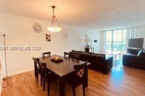 Condominio en Sunny Isles Beach, Florida, 1 dormitorio  № 2036480