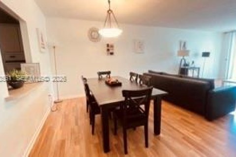 Снять в аренду кондоминиум в Санни-Айлс-Бич, Флорида 1 спальня, 93.37м2, № 2036480 - фото 2