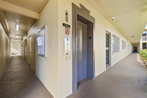 Condominio en venta en Saint Petersburg, Florida, 2 dormitorios, 107.02 m2 № 1856501 - foto 27